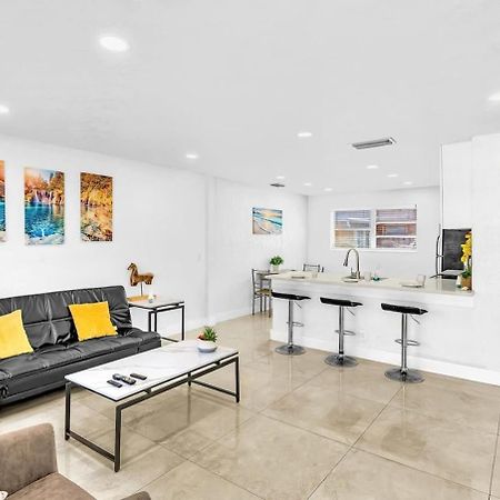 New Stylish 2 Bdrm Mins To Beach & Aventura Mall Hallandale Beach Luaran gambar