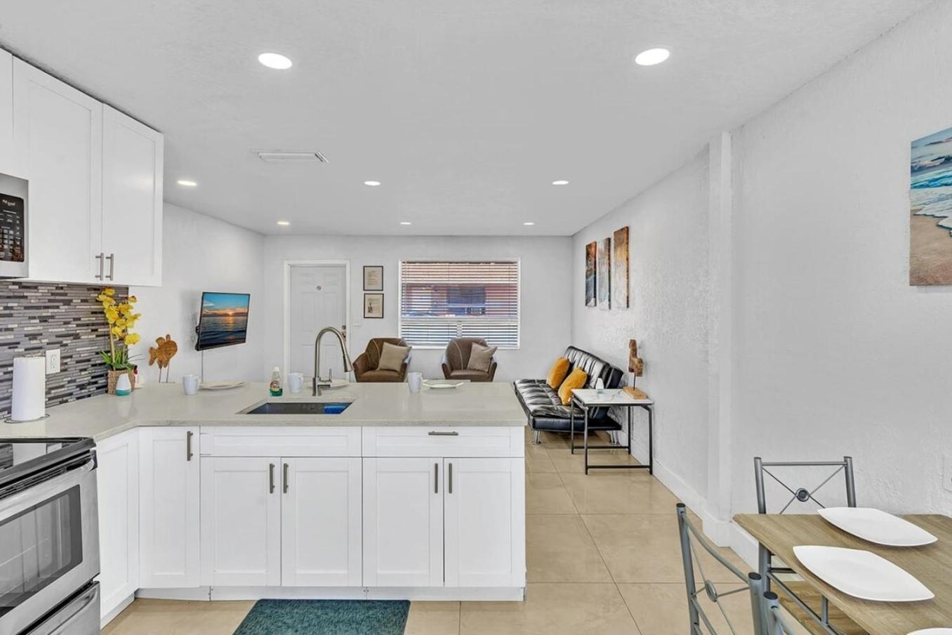 New Stylish 2 Bdrm Mins To Beach & Aventura Mall Hallandale Beach Luaran gambar