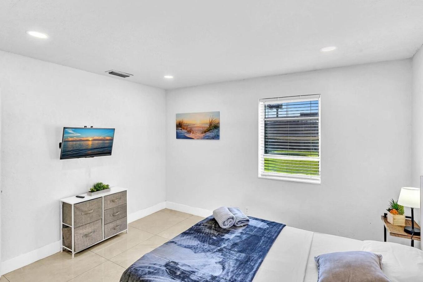 New Stylish 2 Bdrm Mins To Beach & Aventura Mall Hallandale Beach Luaran gambar