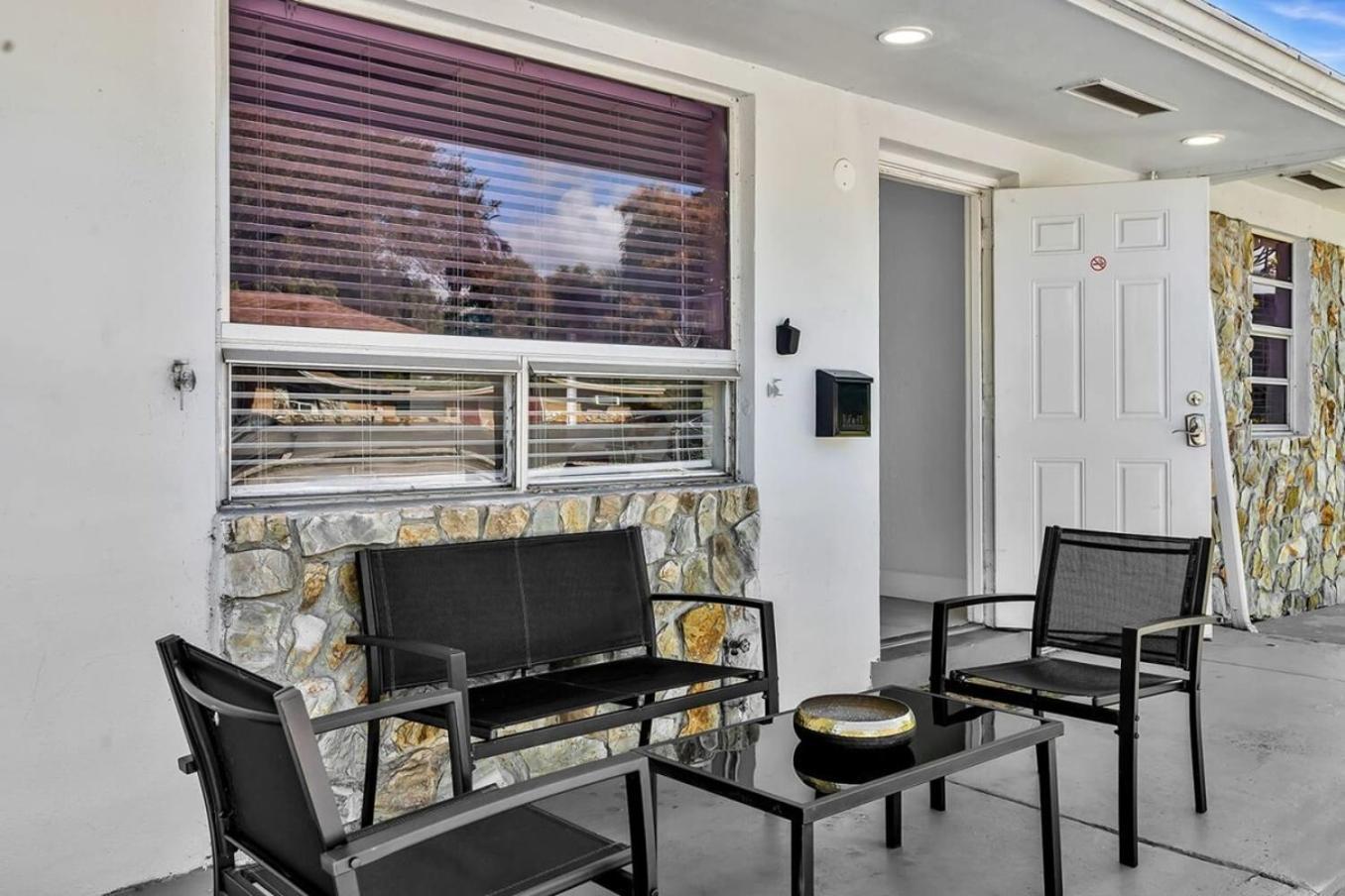 New Stylish 2 Bdrm Mins To Beach & Aventura Mall Hallandale Beach Luaran gambar