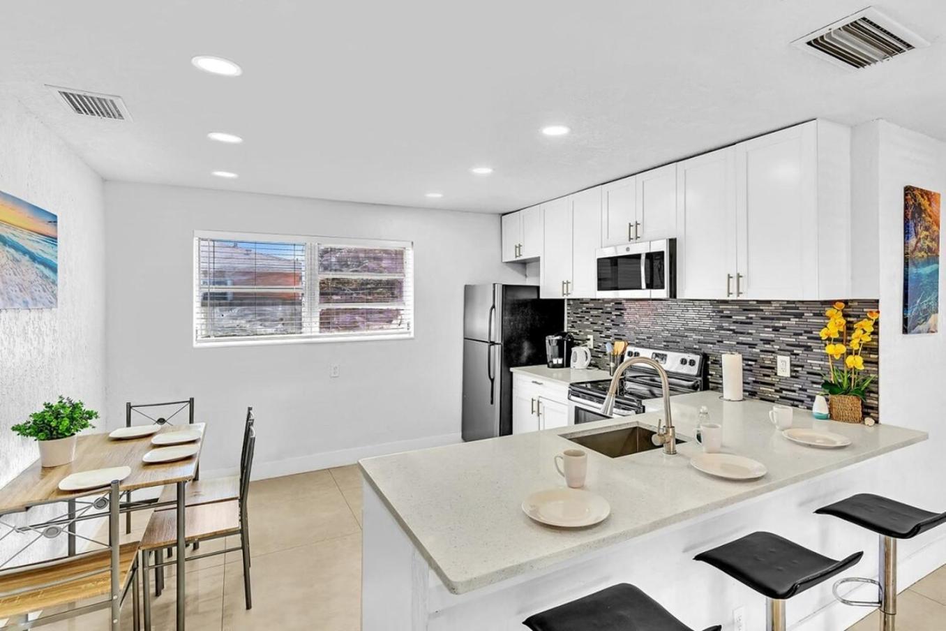 New Stylish 2 Bdrm Mins To Beach & Aventura Mall Hallandale Beach Luaran gambar