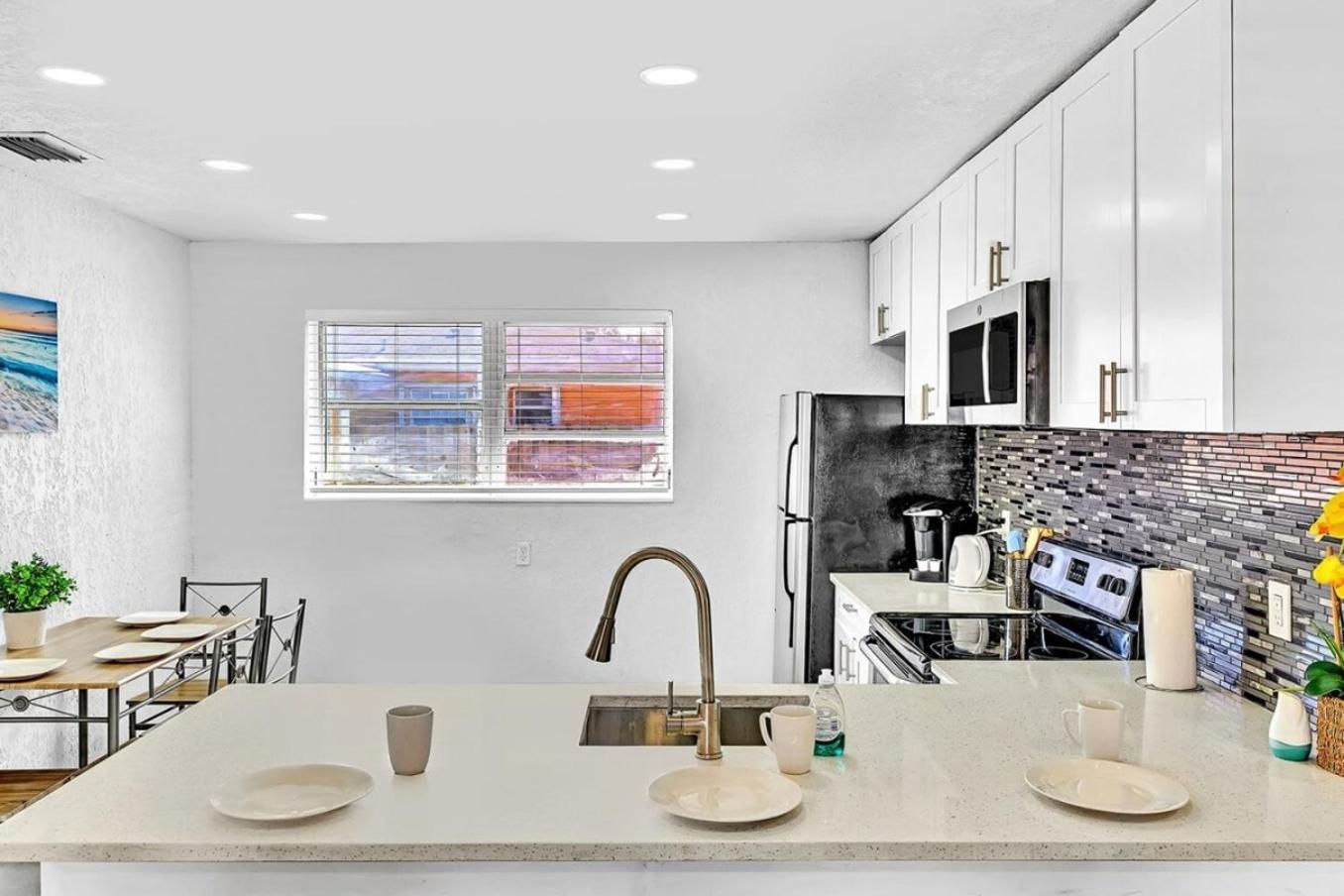 New Stylish 2 Bdrm Mins To Beach & Aventura Mall Hallandale Beach Luaran gambar