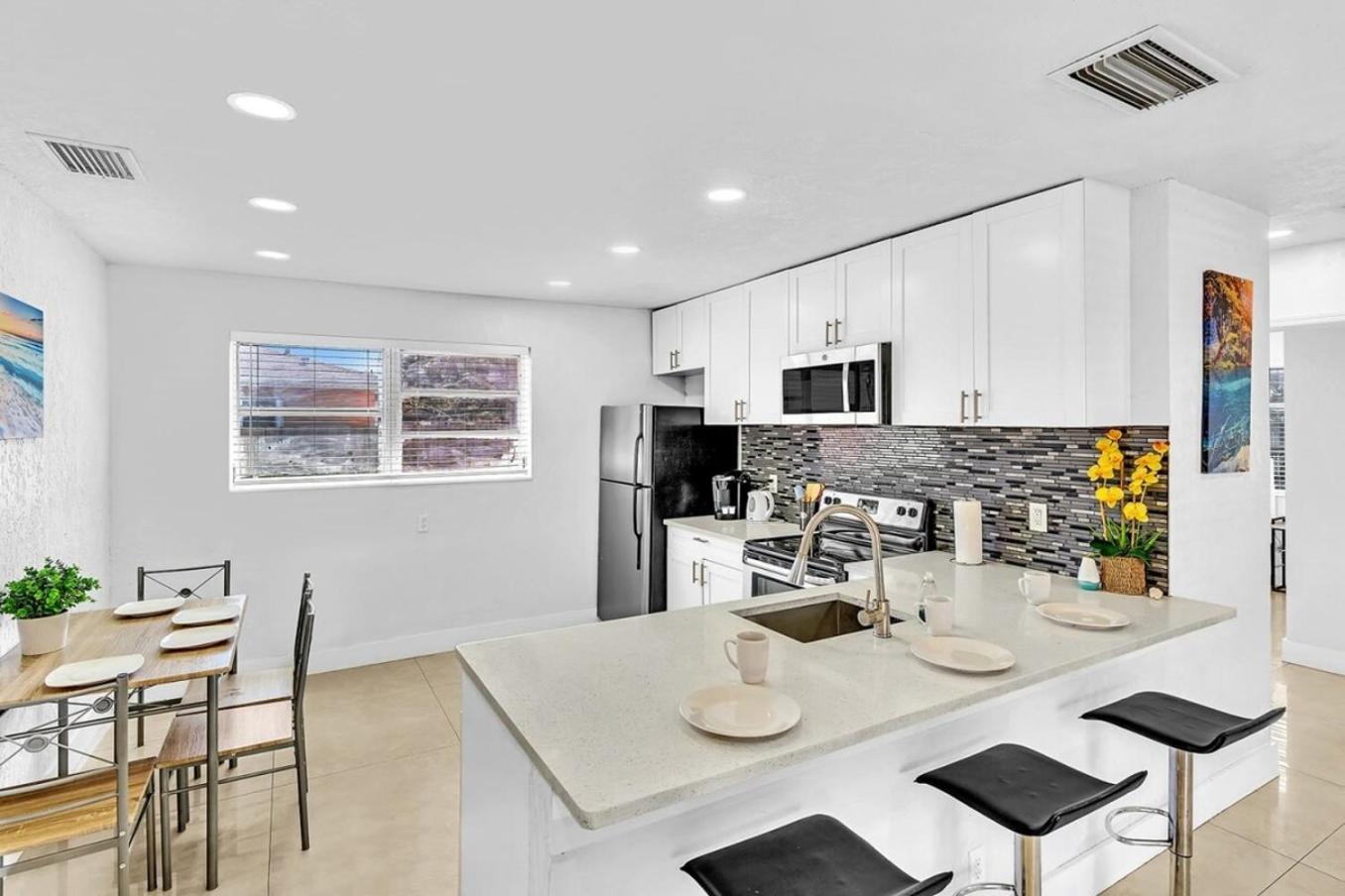 New Stylish 2 Bdrm Mins To Beach & Aventura Mall Hallandale Beach Luaran gambar
