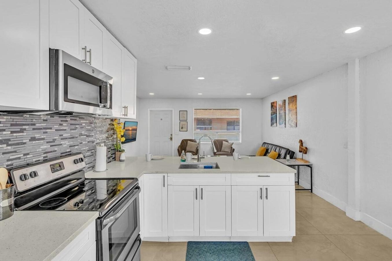 New Stylish 2 Bdrm Mins To Beach & Aventura Mall Hallandale Beach Luaran gambar