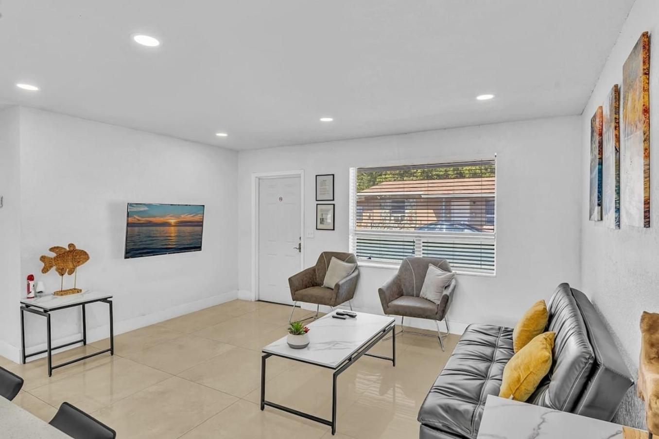New Stylish 2 Bdrm Mins To Beach & Aventura Mall Hallandale Beach Luaran gambar